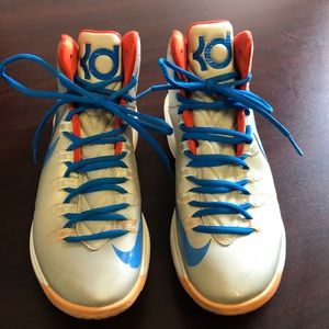 Gray KD basketball shoes